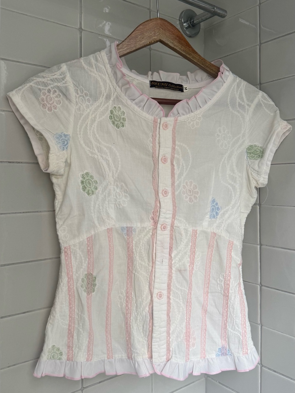 Vintage White Floral Embroidered Button-Up Peplum Top